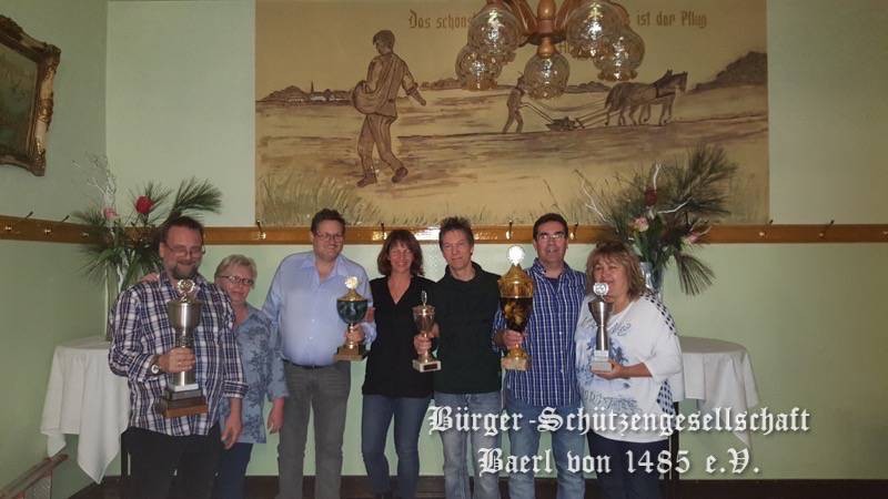 Offiziere: Zaunbau am Schießstand